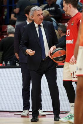 Foto IPP Roberto Bregani Milano 9 04 2026 Pallacanestro, Turkish Airlines EuroLeague 2025 2026, EA7 Emporio Armani MIlano vs Bayern Monaco. Nella foto l allenatore capo del Bayern Monaco, Svetisla Vpesic. Italy Photo Press World Copyright. italy ITALY  Copyright: xR4924_italyphotopressx