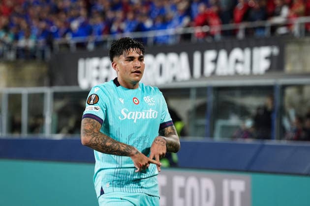 Bologna s Santiago Castro celebrates after scoring a goal for his team but referee Sandro Scharer cancels the goal during the UEFA Europa League soccer match between Bologna and Aston Villa at the Renato Dall™Ara Stadium in Bologna, north Italy - Thursday, April 9, 2026 -  Copyright: xMassimoxPaolone LaPressex