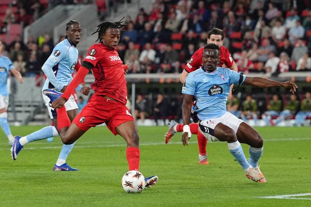 Germany UEFA Europa League quarter-final first leg 2025 26, SC Freiburg vs Celta Vigo Europa Park Stadion, Freiburg im Breisgau Johan Manzambi 44 Freiburg vs Joseph Aidoo 4 Celta Copyright: xKjetilxWaberx