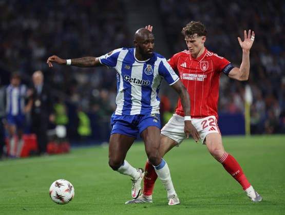 POR: Porto v Nottingham Forest, Europa League, 9 April 2026 Ryan Yates of Nottingham Forest qand Seko Fofana of FC Portoin action during the UEFA Europe League,Quartet finals 1st leg between Porto FC and Nottingham Forest FC at Stadium of Dragao on April 9,2026 in Porto (Portugal) (Photo by Luis de la Mata SportPix Sipa USA) Porto As Antas Porto Portugal Copyright: xLuisxdexlaxMatax xsportPix.org.ux