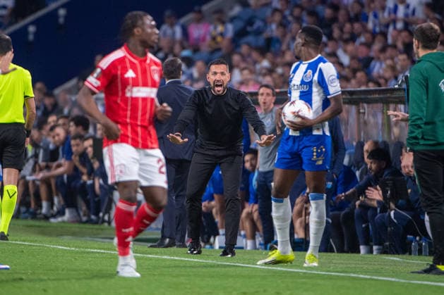 April 9, 2026, Porto, Porto, Portugal: PORTO, PORTUGAL - APRIL 09: FRANCESCO FARIOLI head coach of FC Porto is seen on action during the UEFA Europa League 2025 26 Quarter-Final Leg One match between FC Porto and Nottingham Forest FC at Estadio do Dragao on April 09, 2026 in Porto, Portugal. FC Porto X Nottingham Forest - UEFA Europa League 2025 26  - ZUMAl192 20260409_zsp_l192_032 Copyright: xMiguelxLemosx