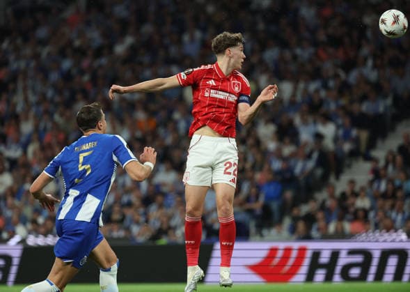 POR: Porto v Nottingham Forest, Europa League, 9 April 2026 Ryan Yates of Nottingham Forest in action during the UEFA Europe League,Quartet finals 1st leg between Porto FC and Nottingham Forest FC at Stadium of Dragao on April 9,2026 in Porto (Portugal) (Photo by Luis de la Mata SportPix Sipa USA) Porto As Antas Porto Portugal Copyright: xLuisxdexlaxMatax xsportPix.org.ux