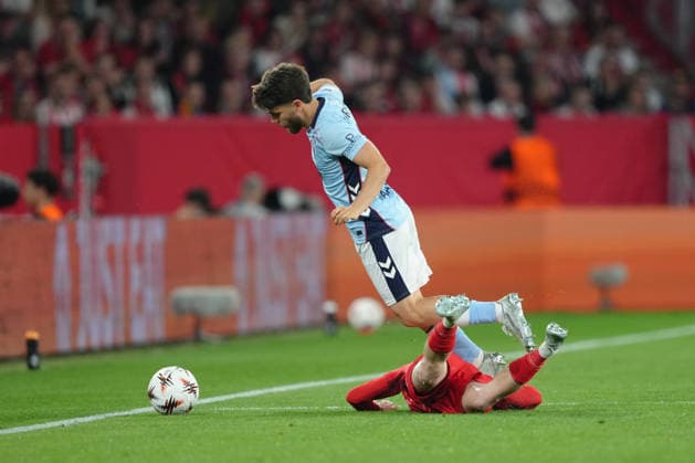 Germany UEFA Europa League quarter-final first leg 2025 26, SC Freiburg vs Celta Vigo Europa Park Stadion, Freiburg im Breisgau Sergio Carreira 5 Celta in duel with Jan Niklas Beste 19 Freiburg Copyright: xKjetilxWaberx