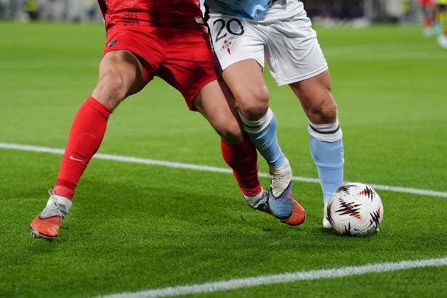 Germany UEFA Europa League quarter-final first leg 2025 26, SC Freiburg vs Celta Vigo Europa Park Stadium, Freiburg im Breisgau Duel between Igor Matanovic 31 Freiburg and Marcos Alonso 20 Celta Copyright: xKjetilxWaberx