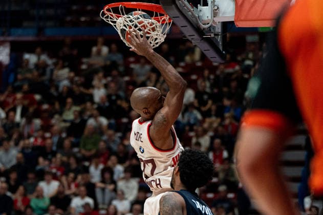BASKET - Euroleague - EA7 Emporio Armani Milano vs Bayern Monaco Isiaha Mike ((FC Bayern Munich) scores with a dunk during EA7 Emporio Armani Milano vs Bayern Monaco, Basketball Euroleague match in Assago (MI), Italy, April 09 2026 Assago (MI) Italy  Copyright: xIPAxSport ABACAx