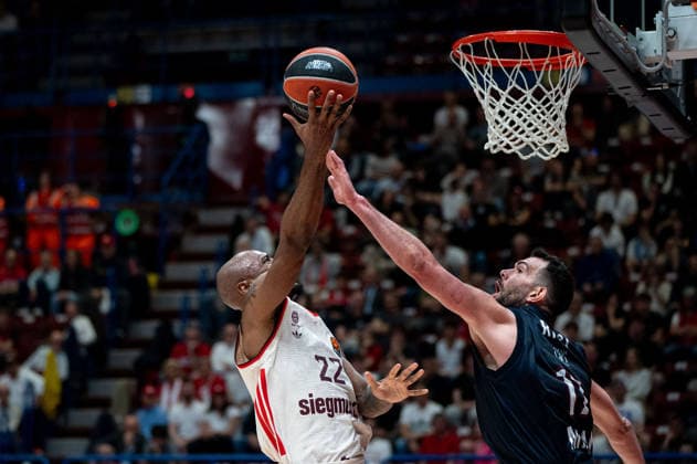 BASKET - Euroleague - EA7 Emporio Armani Milano vs Bayern Monaco Isiaha Mike (FC Bayern Munich) In action against Giampaolo Ricci (Olimpia Milano) during EA7 Emporio Armani Milano vs Bayern Monaco, Basketball Euroleague match in Assago (MI), Italy, April 09 2026 Assago (MI) Italy  Copyright: xIPAxSport ABACAx