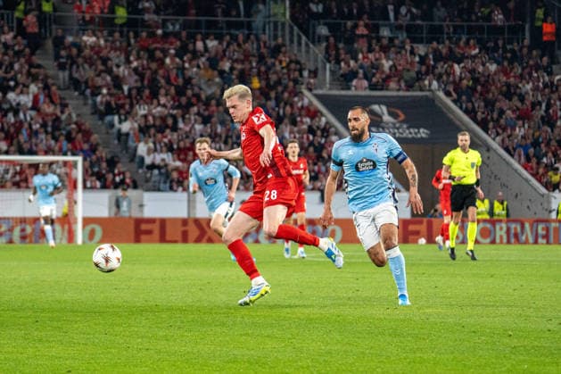 09 04 2026, xdaymx, Football UEFA Europa League, SC Freiburg Celta Vigo vl Matthias Ginter and Borja Iglesias DFL DFB REGULATIONS PROHIBIT ANY USE OF PHOTOGRAPHS as IMAGE SEQUENCES and or QUASI VIDEO Freiburg