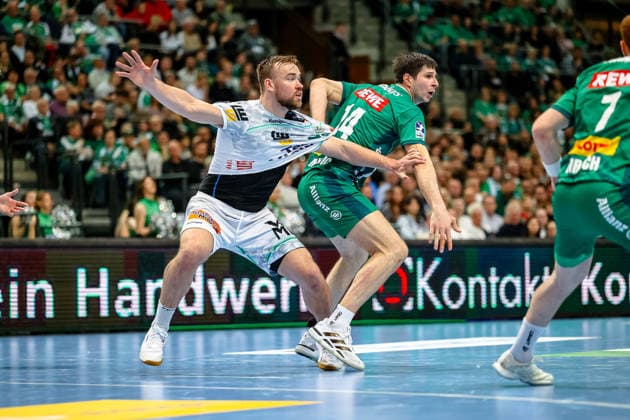Ludvig Jurmala Astroem FRISCH AUF Goeppingen, 25 duel, duel, fight against Marko Mamic SC DHfK Leipzig, 14 , SC DHfK Leipzig vs FRISCH AUF Goeppingen, Handball, 1 Bundesliga, 28 Matchday, Season 2025 2026, 09 04 2026, SC DHfK Leipzig vs FRISCH AUF Goeppingen, Handball, 1 Bundesliga, 28 Matchday, Season 2025 2026, 09 04 2026 Leipzig Copyright: xEibner-Pressefoto LauraxRoemerx EP_LRR