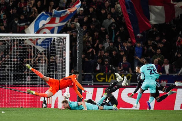 Aston Villa s Ezri Konsa goal 0-1 during the UEFA Europa League soccer match between Bologna and Aston Villa at the Renato Dall™Ara Stadium in Bologna, north Italy - Thursday, April 9, 2026 -  Copyright: xMassimoxPaolone LaPressex