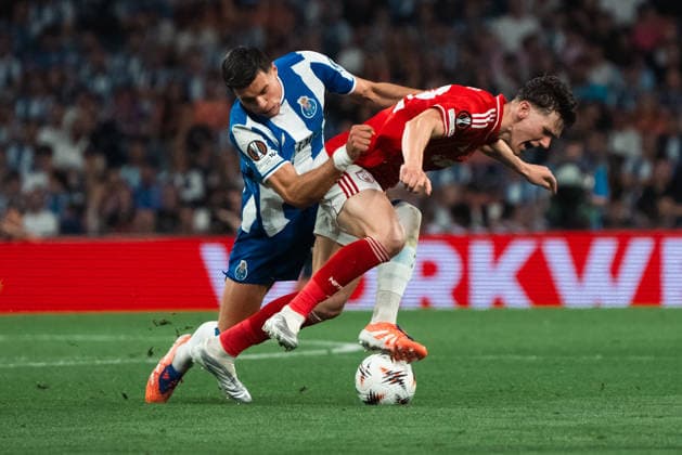 FC Porto v Nottingham Forest Europe League Players of FC Porto and Nottingham Forest during the Europe Leage match, between FC Porto and Nottingham Forest played at Estadio do Dragao on April 9, 2026 in Oporto, Portugal Oporto Portugal Copyright: xAdrianxFernandezx xAgenciaxLOFx
