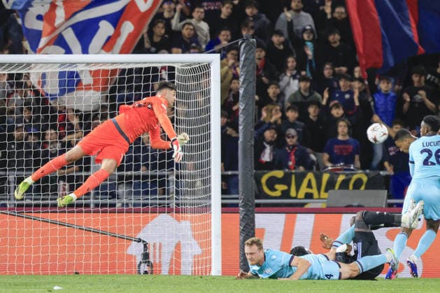 Bologna v Aston Villa - UEFA Europa League BOLOGNA, ITALY, APRIL 09: Ezri Konsa (2nd R), of Aston Villa, scores during the UEFA Europa League Quarter-final first leg match between Bologna and Aston Villa at the Renato Dall Ara stadium in Bologna, Italy, on April 09, 2026. Riccardo De Luca Anadolu Bologna Italy. Editorial use only. Please get in touch for any other usage.  Copyright: x2026xAnadoluxRiccardoxDexLucax