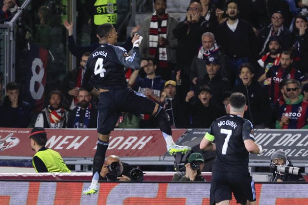 Bologna v Aston Villa - UEFA Europa League BOLOGNA, ITALY, APRIL 09: Ezri Konsa (L), of Aston Villa, celebrates after scoring during the UEFA Europa League Quarter-final first leg match between Bologna and Aston Villa at the Renato Dall Ara stadium in Bologna, Italy, on April 09, 2026. Riccardo De Luca Anadolu Bologna Italy. Editorial use only. Please get in touch for any other usage.  Copyright: x2026xAnadoluxRiccardoxDexLucax