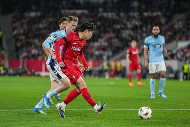 UEFA Europa League SC Freiburg vs RC Celta Vigo, 09 04 2026 Yuito Suzuki SC Freiburg, 14 on the ball UEFA Europa League SC Freiburg vs RC Celta Vigo, Europa Park Stadium, 09 04 2026 Copyright: xBEAUTIFULxSPORTS Boscox
