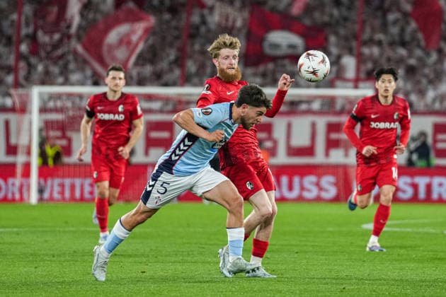 UEFA Europa League SC Freiburg vs RC Celta Vigo, 09 04 2026 duel between Sergio Carreira RC Celta Vigo, 5 and Jan Niklas Beste SC Freiburg, 19 UEFA Europa League SC Freiburg vs RC Celta Vigo, Europa Park Stadium, 09 04 2026 Copyright: xBEAUTIFULxSPORTS Boscox