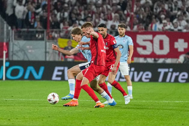 UEFA Europa League SC Freiburg vs RC Celta Vigo, 09 04 2026 Hugo Gonzalez RC Celta Vigo, 30 beating Vincenzo Grifo SC Freiburg, 32 and Philipp Lienhart SC Freiburg, 3 UEFA Europa League SC Freiburg vs RC Celta Vigo, Europa Park Stadium, 09 04 2026 Copyright: xBEAUTIFULxSPORTS Boscox
