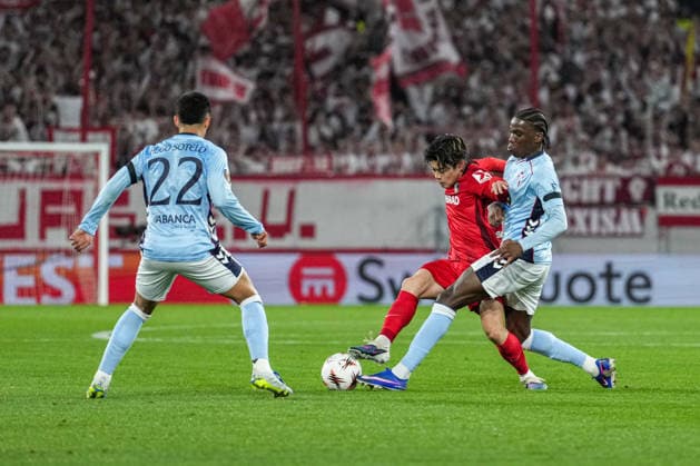 UEFA Europa League SC Freiburg vs RC Celta Vigo, 09 04 2026 Duel between Yuito Suzuki SC Freiburg, 14 and Ilaix Moriba RC Celta Vigo, 6 UEFA Europa League SC Freiburg vs RC Celta Vigo, Europa Park Stadium, 09 04 2026 Copyright: xBEAUTIFULxSPORTS Boscox