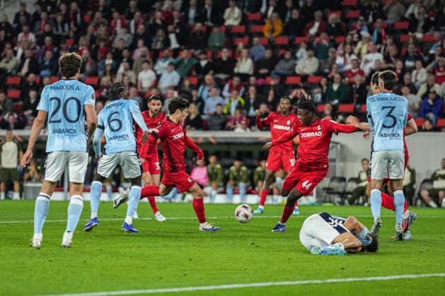 UEFA Europa League SC Freiburg vs RC Celta Vigo, 09 04 2026 Johan Manzambi SC Freiburg, 44 with a shot attempt UEFA Europa League SC Freiburg vs RC Celta Vigo, Europa Park Stadium, 09 04 2026 Copyright: xBEAUTIFULxSPORTS Boscox