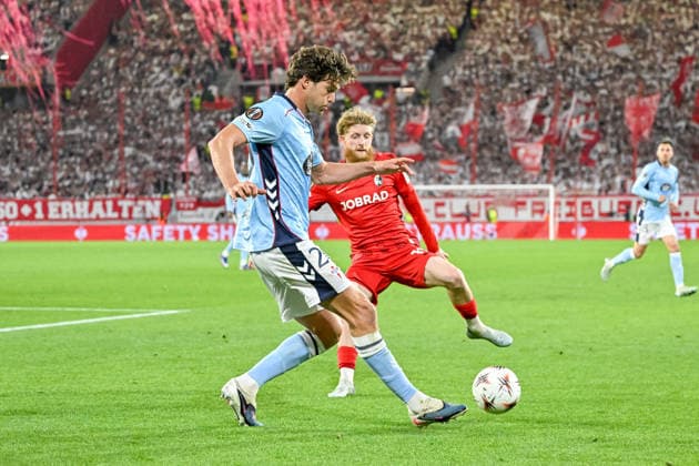 Marcos Alonso Celta Vigo, 20 , Niklas Beste SC Freiburg, 19 GER, SC Freiburg Celta Vigo, football, Europa League, quarter-finals, 2025 2026 season, 09 04 2026 GER, SC Freiburg Celta Vigo, football, Europa League, quarter-finals, 2025 2026 season, 09 04 2026 Freiburg Copyright: xEibner-Pressefoto ThomasxHessx EP_THS