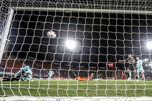Ezri Konsa of Aston Villa FC scores a goal during Bologna FC vs Aston Viila FC, Europa League 2025-26 Quarter-finals, first leg, game at Renato Dall Ara stadium in Bologna (BO), Italy, on April 09, 2026.  Copyright: xDavidexCasentini IPAxSportx xipa-agency.netx xx IPA_73853160 IPA_Agency_IPA73853160
