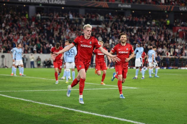 09 04 2026, xrekx, Football UEFA Europa League, SC Freiburg Celta Vigo v l Torjubel nach dem Tor zum celebrating the goal celebrate 3 0 durch Matthias Ginter SC Freiburg DFL DFB REGULATIONS PROHIBIT ANY USE OF PHOTOGRAPHS as IMAGE SEQUENCES and or QUASI VIDEO Freiburg