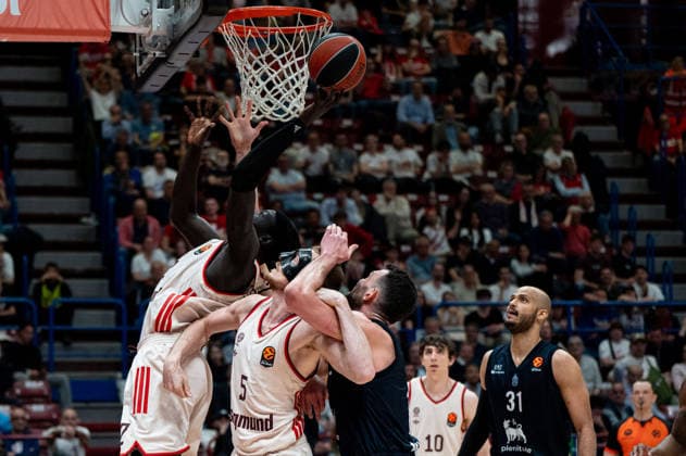 Wenyen Gabriel (FC Bayern Munich) shoots during the game during EA7 Emporio Armani Milano vs Bayern Monaco, Basketball Euroleague match in Assago (MI), Italy, April 09 2026  Copyright: xSaraxAngelica IPAxSportx xipa-agency.netx xx IPA_73853402 IPA_Agency_IPA73853402