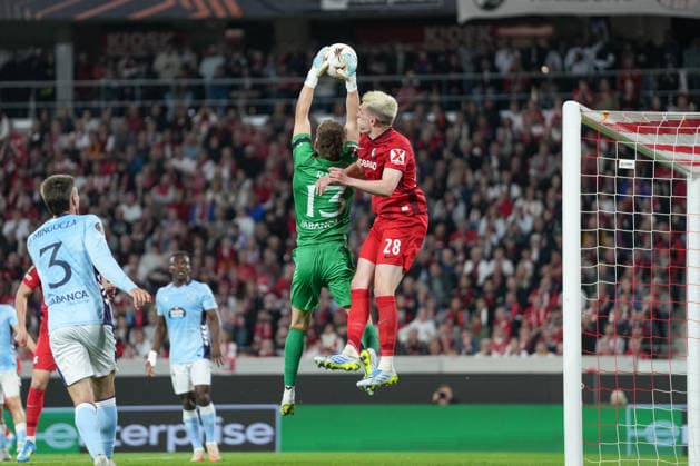 Andrei Radu IonuÈ Radu RC Celta de Vigo, 13 in duel with Matthias Ginter SC Freiburg, 28 , Germany, Football, UEFA Europa League, Quarter-final, First leg, 2025 2026, SC Freiburg vs RC Celta de Vigo, 09 04 2026, Europa Park Stadion, Freiburg, Germany Freiburg Europa Park Stadion Baden Württemberg Germany Copyright: xArnexAmbergx