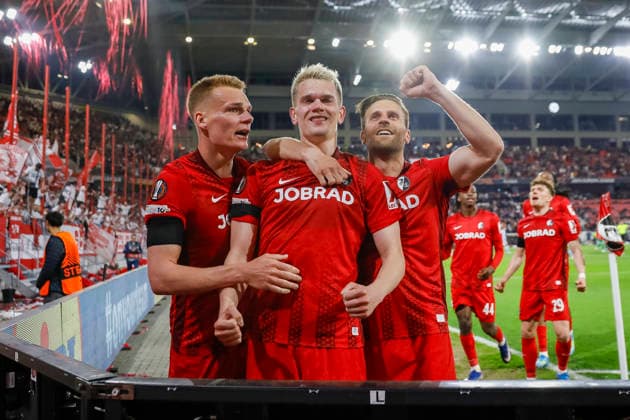 SC Freiburg celebrating a 3-0 goal by Matthias Ginter SC Freiburg, 28 , Germany, Football, UEFA Europa League, quarter-final, 2025 2026, SC Freiburg vs Celta Vigo, 09 04 2026, Freiburg im Breisgau Europa Park Stadion Stadion am Deutschland Copyright: xGrantxHubbsx