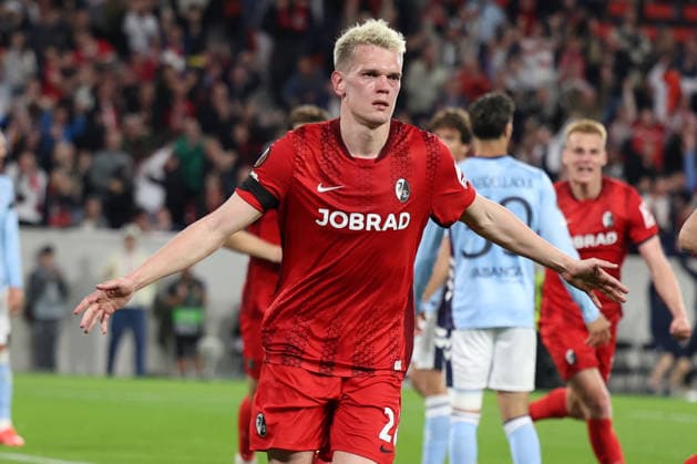 09 04 2026, xrekx, Football UEFA Europa League, SC Freiburg Celta Vigo v l Torjubel nach dem Tor zum celebrating the goal celebrate 3 0 durch Matthias Ginter SC Freiburg DFL DFB REGULATIONS PROHIBIT ANY USE OF PHOTOGRAPHS as IMAGE SEQUENCES and or QUASI VIDEO Freiburg