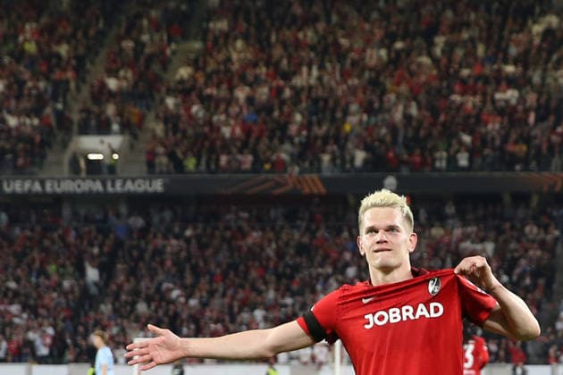 09.04.2026, xrekx, Fussball UEFA Europa League, SC Freiburg - Celta Vigo v.l. Torjubel nach dem Tor zum celebrating the goal celebrate 3:0 durch Matthias Ginter (SC Freiburg) (DFL DFB REGULATIONS PROHIBIT ANY USE OF PHOTOGRAPHS as IMAGE SEQUENCES and or QUASI-VIDEO) Freiburg *** 09 04 2026, xrekx, Football UEFA Europa League, SC Freiburg Celta Vigo v l Torjubel nach dem Tor zum celebrating the goal celebrate 3 0 durch Matthias Ginter SC Freiburg DFL DFB REGULATIONS PROHIBIT ANY USE OF PHOTOGRAPHS as IMAGE SEQUENCES and or QUASI VIDEO Freiburg