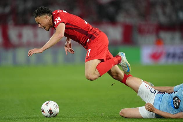 Germany UEFA Europa League quarter-final first leg 2025 26, SC Freiburg vs Celta Vigo Europa Park Stadion, Freiburg im Breisgau Derry Scherhant 7 Freiburg is fouled Copyright: xKjetilxWaberx