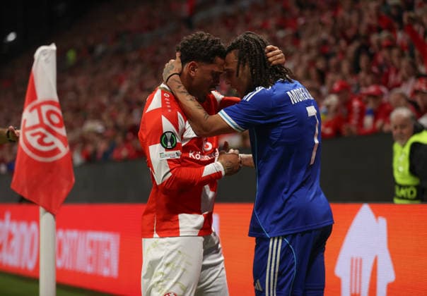 09.04.2026, Fussball UEFA Conference League, Viertelfinale Hinspiel, 1. FSV Mainz 05 - Racing Strasbourg Alsace, v.l., Rangelei zwischen Diego Moreira (Racing Straßburg Alsace) und Armindo Sieb (FSV Mainz 05) DFL DFB REGULATIONS PROHIBIT ANY USE OF PHOTOGRAPHS AS IMAGE SEQUENCES AND OR QUASI-VIDEO. xdcx *** 09 04 2026, Football UEFA Conference League, quarter-final first leg, 1 FSV Mainz 05 Racing Strasbourg Alsace, v l , Scuffle between Diego Moreira Racing Strasbourg Alsace and Armindo Sieb FSV Mainz 05 DFL DFB REGULATIONS PROHIBIT ANY USE OF PHOTOGRAPHS AS IMAGE SEQUENCES AND OR QUASI VIDEO xdcx Copyright: HMBxMedia Claus