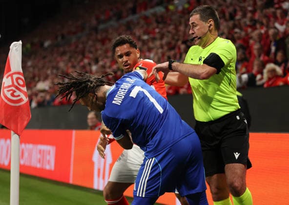 09.04.2026, Fussball UEFA Conference League, Viertelfinale Hinspiel, 1. FSV Mainz 05 - Racing Strasbourg Alsace, v.l., Rangelei zwischen Diego Moreira (Racing Straßburg Alsace) und Armindo Sieb (FSV Mainz 05) DFL DFB REGULATIONS PROHIBIT ANY USE OF PHOTOGRAPHS AS IMAGE SEQUENCES AND OR QUASI-VIDEO. xdcx *** 09 04 2026, Football UEFA Conference League, quarter-final first leg, 1 FSV Mainz 05 Racing Strasbourg Alsace, v l , Scuffle between Diego Moreira Racing Strasbourg Alsace and Armindo Sieb FSV Mainz 05 DFL DFB REGULATIONS PROHIBIT ANY USE OF PHOTOGRAPHS AS IMAGE SEQUENCES AND OR QUASI VIDEO xdcx Copyright: HMBxMedia Claus