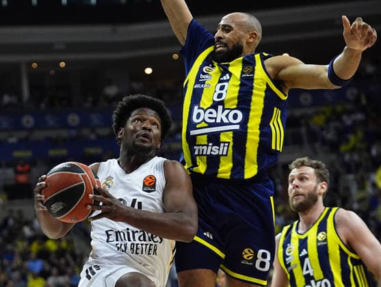 Fenerbahce Beko v Real Madrid - EuroLeague ISTANBUL, TURKIYE - APRIL 9: Talen Jalee Tucker (8) of Fenerbahce Beko in action against Andres Feliz (24) of Real Madrid during EuroLeague week 37 basketball match between Fenerbahce Beko and Real Madrid at Ulker Sports and Event Hall in Istanbul, Turkiye on April 9, 2026. Esra Bilgin Anadolu Istanbul Turkey. Editorial use only. Please get in touch for any other usage.  Copyright: x2026xAnadoluxEsraxBilginx
