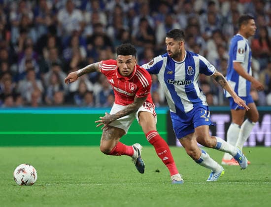 POR: Porto v Nottingham Forest, Europa League, 9 April 2026 Alan Varela of FC Porto and Igor Jesus of Nottingham Forest in action during the UEFA Europe League,Quartet finals 1st leg between Porto FC and Nottingham Forest FC at Stadium of Dragao on April 9,2026 in Porto (Portugal) (Photo by Luis de la Mata SportPix Sipa USA) Porto As Antas Porto Portugal Copyright: xLuisxdexlaxMatax xsportPix.org.ux
