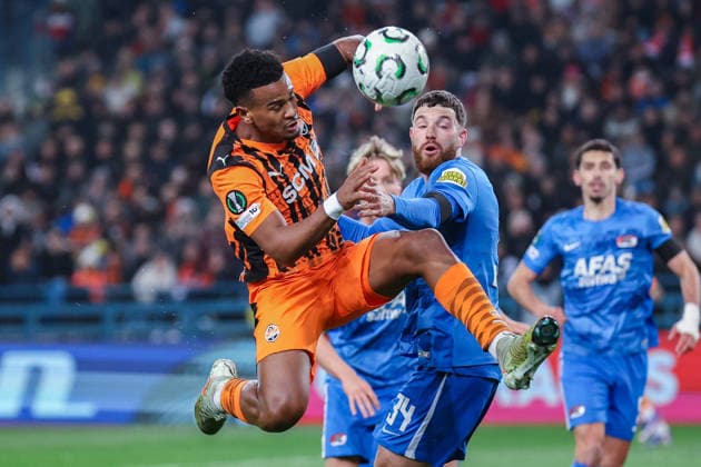 UEFA Conference League quarter-final: FC Shakhtar Donetsk Vs AZ Alkmaar Mees de Wit, Alisson Santana seen during the UEFA Conference League quarter-final match between FC Shakhtar Donetsk and AZ Alkmaar at Henryk Reyman Municipal Stadium. Copyright: xMikolajxBarbanellx