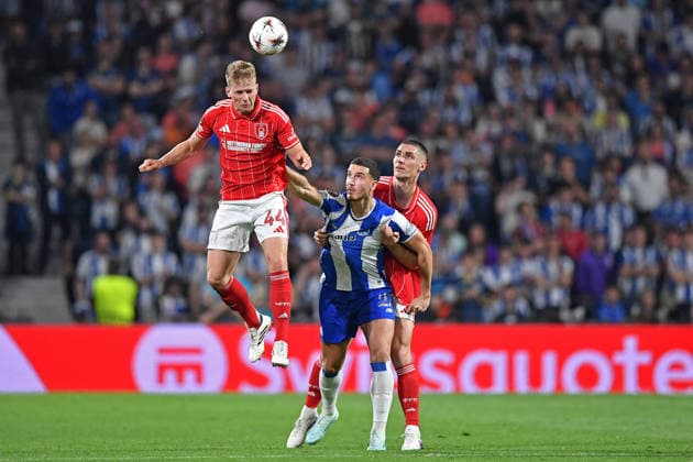 RECORD DATE NOT STATED 9th April 2026; Estadio do Dragao, Porto, Portugal, UEFA Europa League Football, Porto versus Nottingham Forest; Deniz Gull of FC Porto battles for possession ball with James McAtee and Nicolas Dominguez of Nottingham Forest FC, DanielxCastro DiaEsportivo