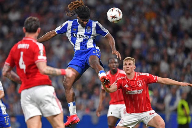 RECORD DATE NOT STATED 9th April 2026; Estadio do Dragao, Porto, Portugal, UEFA Europa League Football, Porto versus Nottingham Forest; Terem Moffi of FC Porto heads the ball DanielxCastro DiaEsportivo
