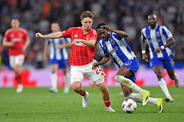 RECORD DATE NOT STATED 9th April 2026; Estadio do Dragao, Porto, Portugal, UEFA Europa League Football, Porto versus Nottingham Forest; Zaidu Sanusi of FC Porto battles for possession ball with James McAtee of Nottingham Forest FC, DanielxCastro DiaEsportivo