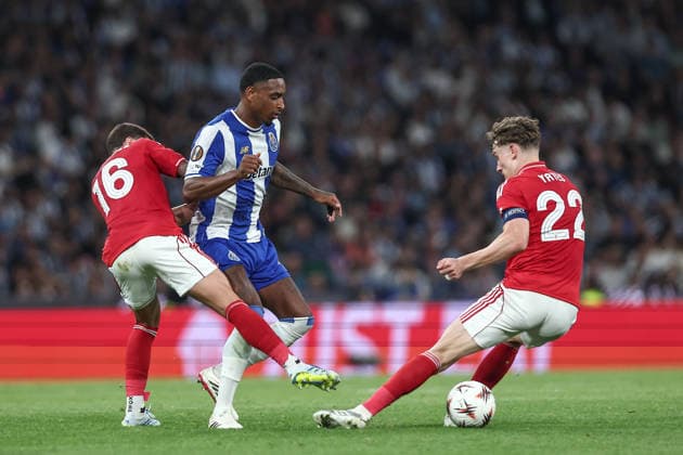 Porto, 09 04 2026 FC Porto hosted Nottingham Forest tonight in the first leg of the 2025 26 UEFA Europa League quarter-finals. Nicolas Dominguez ; Pablo Rosario ; Ryan Yates (Miguel Pereira) NI204142MIGUELPEREIRA5930 Porto Portugal Copyright: xMiguelxPereirax