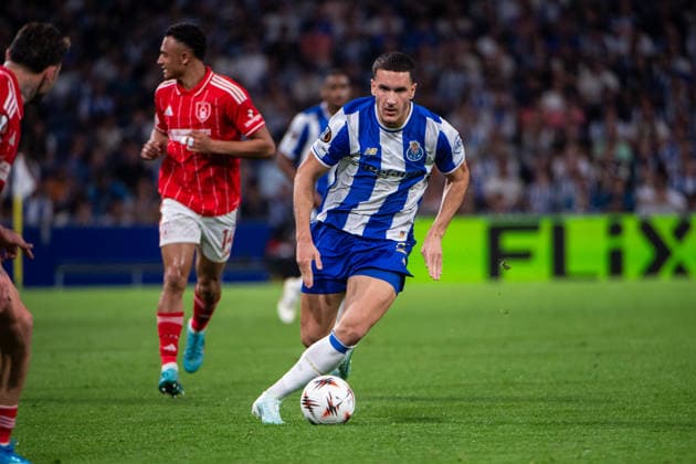 FC Porto V Nottingham Forest FC - UEFA Europa League 2025 26 Quarter-Final First Leg Deniz Gul from FC Porto is seen in action during the UEFA Europa League 2025 26 Quarter-Final Leg One match between FC Porto and Nottingham Forest FC at Estadio do Dragao in Porto, Portugal, on April 9, 2026. Porto Porto Portugal  Copyright: xMiguelxLemosx originalFilename:lemos-fcportox260409_npCVk.jpg