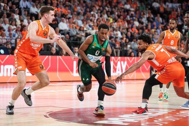 April 9, 2026, Valencia, Valencia, Spain: Nathan Reuvers of Valencia Basket, TJ Shorts of Panathinaikos Aktor Athens and Braxton Key of Valencia Basket in action during the Turkish Airlines EuroLeague Regular Season Round 37 match between Valencia Basket and Panathinaikos Aktor Athens at Roig Arena on April 09, 2026, in Valencia, Spain. Valencia Basket V Panathinaikos Aktor Athens - Turkish Airlines EuroLeague  - ZUMAa181 20260409_zaa_a181_381 Copyright: xIrinaxR.xHipolitox