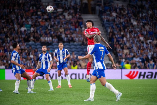 April 9, 2026, Porto, Porto, Portugal: PORTO, PORTUGAL - APRIL 09: IGOR JESUS of Nottingham Forest is seen on action during the UEFA Europa League 2025 26 Quarter-Final Leg One match between FC Porto and Nottingham Forest FC at Estadio do Dragao on April 09, 2026 in Porto, Portugal. Porto Portugal - ZUMAl192 20260409_zsp_l192_099 Copyright: xMiguelxLemosx