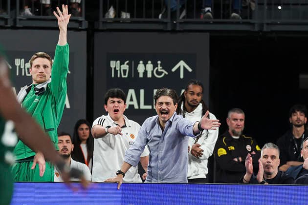 April 9, 2026, Valencia, Valencia, Spain: Dimitris Giannakopoulos, President of Panathinaikos Basket gestures during the Turkish Airlines EuroLeague Regular Season Round 37 match between Valencia Basket and Panathinaikos Aktor Athens at Roig Arena on April 09, 2026, in Valencia, Spain. Valencia Basket V Panathinaikos Aktor Athens - Turkish Airlines EuroLeague  - ZUMAa181 20260409_zaa_a181_356 Copyright: xIrinaxR.xHipolitox