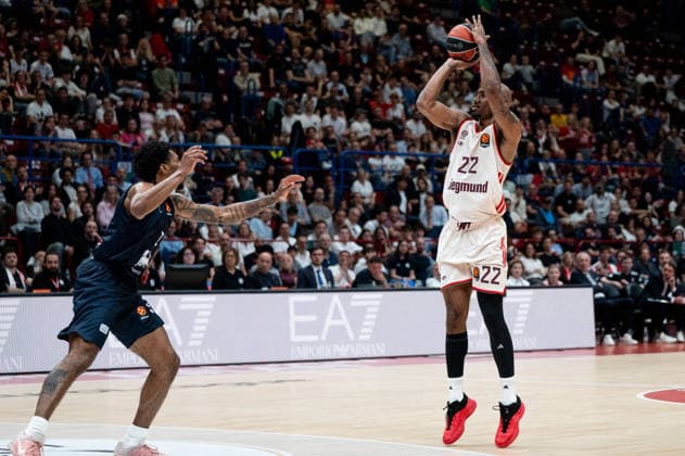 BASKET - Euroleague - EA7 Emporio Armani Milano vs Bayern Monaco Isiaha Mike (FC Bayern Munich) attempt a three points shot during EA7 Emporio Armani Milano vs Bayern Monaco, Basketball Euroleague match in Assago (MI), Italy, April 09 2026 Assago (MI) Italy  Copyright: xIPAxSport ABACAx