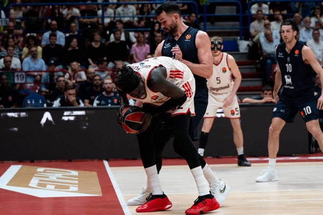 BASKET - Euroleague - EA7 Emporio Armani Milano vs Bayern Monaco Wenyen Gabriel (FC Bayern Munich) In action against Giampaolo Ricci (Olimpia Milano) during EA7 Emporio Armani Milano vs Bayern Monaco, Basketball Euroleague match in Assago (MI), Italy, April 09 2026 Assago (MI) Italy  Copyright: xIPAxSport ABACAx