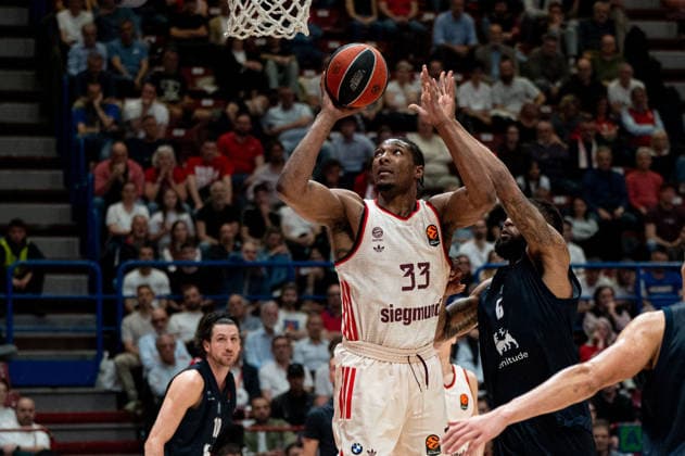 BASKET - Euroleague - EA7 Emporio Armani Milano vs Bayern Monaco David McCormak (FC Bayern Munich) scores a layup during EA7 Emporio Armani Milano vs Bayern Monaco, Basketball Euroleague match in Assago (MI), Italy, April 09 2026 Assago (MI) Italy  Copyright: xIPAxSport ABACAx