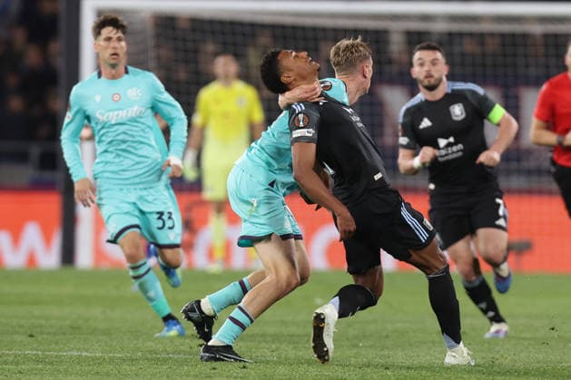 CALCIO - UEFA Europa League - Bologna FC vs Aston Villa FC Bologna, Italy - April 9, 2026: Tommaso Pobega (Centre-back) of Bologna FC 1909, Ollie Watkins (Forward) of Aston Villa seen in action during the UEFA Europe League 2025 2026, Round of 8 first leg, between Bologna FC 1909 vs Aston Villa FC at Renato Dall Ara in Bologna Bologna Italy  Copyright: xIPAxSport ABACAx