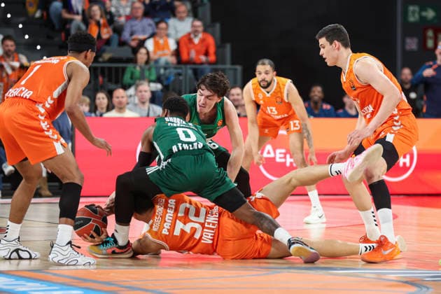 April 9, 2026, Valencia, Valencia, Spain: Cedi Osman and TJ Shorts of Panathinaikos Aktor Athens and Isaac Nogues and Jaime Pradilla of Valencia Basket in action during the Turkish Airlines EuroLeague Regular Season Round 37 match between Valencia Basket and Panathinaikos Aktor Athens at Roig Arena on April 09, 2026, in Valencia, Spain. Valencia Basket V Panathinaikos Aktor Athens - Turkish Airlines EuroLeague  - ZUMAa181 20260409_zaa_a181_336 Copyright: xIrinaxR.xHipolitox