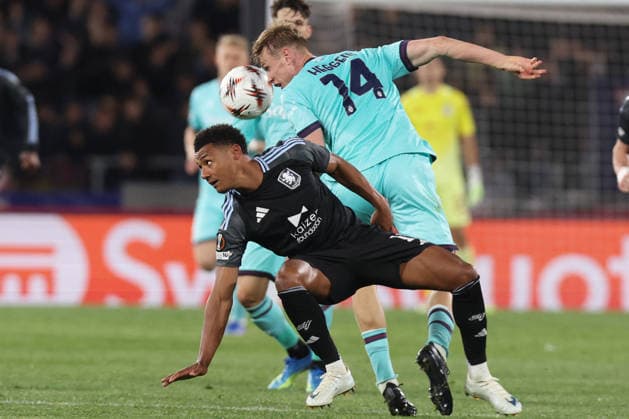 CALCIO - UEFA Europa League - Bologna FC vs Aston Villa FC Bologna, Italy - April 9, 2026: Torbjom Heggem (Central midfielder) of Bologna FC 1909, Ollie Watkins (Forward) of Aston Villa seen in action during the UEFA Europe League 2025 2026, Round of 8 first leg, between Bologna FC 1909 vs Aston Villa FC at Renato Dall Ara in Bologna Bologna Italy  Copyright: xIPAxSport ABACAx
