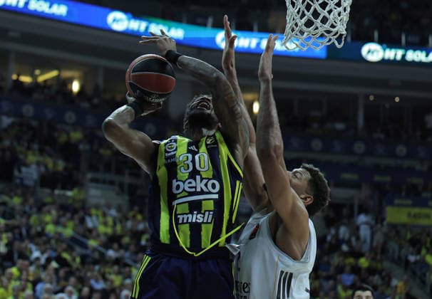 ISTANBUL, TURKEY - April 09: Chris Silva (L) of Fenerbahce Beko and Walter Tavares (R) of Real Madrid in action during the EuroLeague Regular Season Round 37 match between Fenerbahce Beko Istanbul and Real Madrid at Ulker Sports Arena on April 09, 2026 in Istanbul, Turkey. (Photo by Seskimphoto ) Fenerbahce Beko v Real Madrid - Euroleague Regular season 